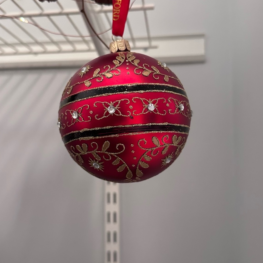 Heirloom Waterford Ornament: Majestic Scroll Ball